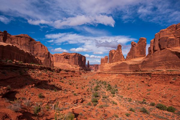 Park Avenue in Arches National Park, Utah thumbnail