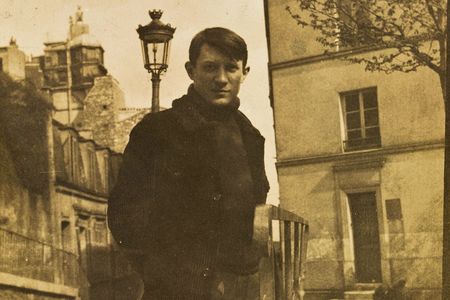 Picasso in Place Ravignan in Montmartre in 1904