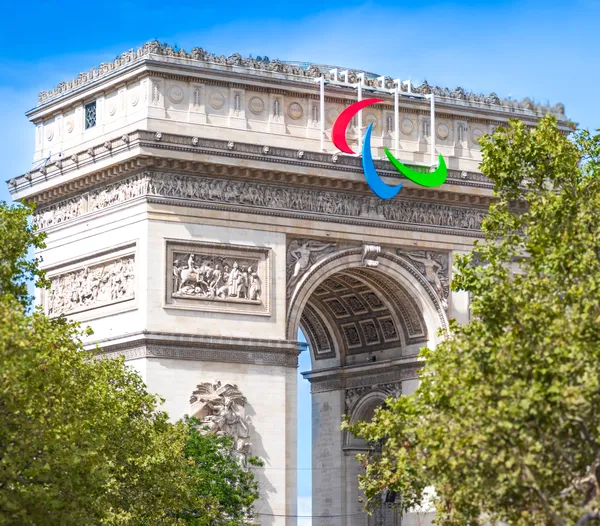 A view of the Arc de Triomphe thumbnail