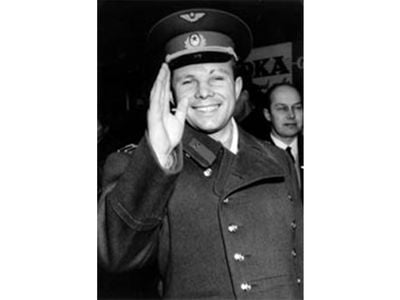 Yuri Gagarin saying hello to the press during a visit to Malmö, Sweden 1964