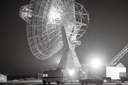 The Navy’s 85-foot-tall antenna at Point Mugu, California, relayed signals from the Syncom 3 satellite until 1966.