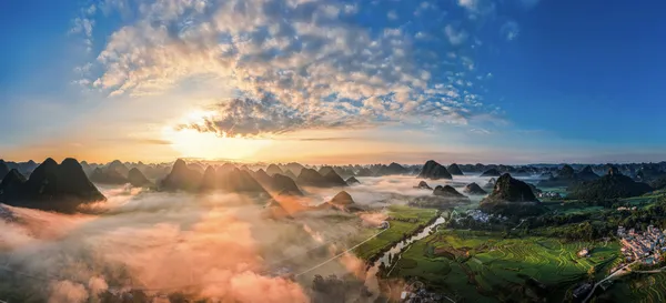 rosy clouds in Guilin thumbnail