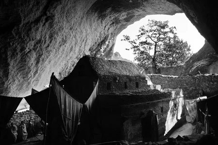 It is not uncommon for highlands churches to be situated within caves. Mekina Medhane Alem, built of wood and layered stone, contains 800-year-old paintings but is believed to be centuries older.