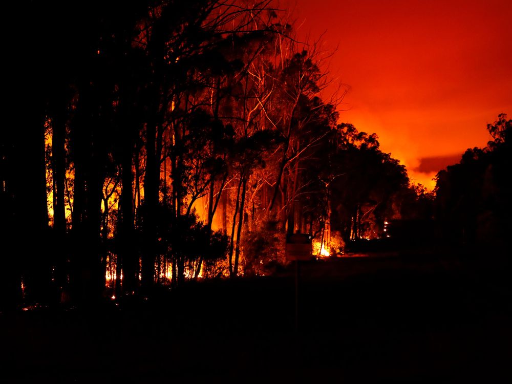 Fires blaze through the night in Australia