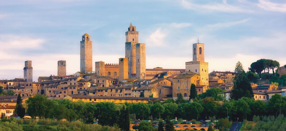  The hill town of San Gimignano, featuring its many medieval towers 