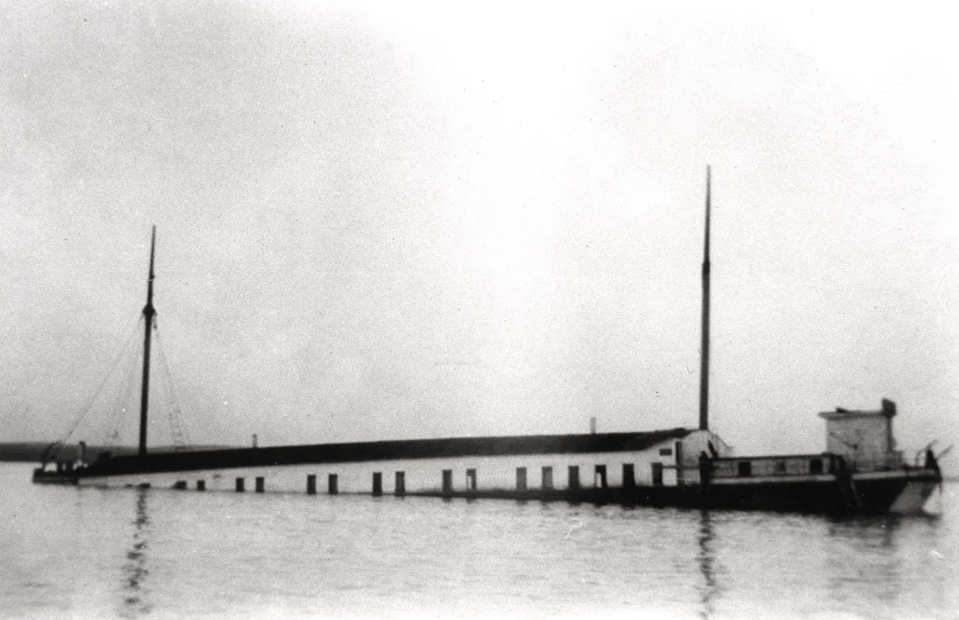 The Keuka​​​​​​​ sinking on Lake Charlevoix in August 1932