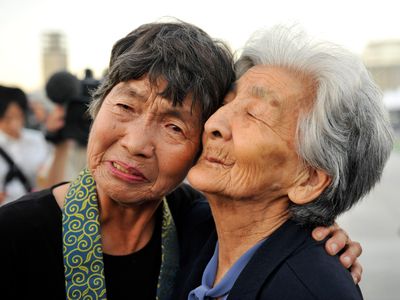 Tsuyuko Nakao, 92 and Kinuyo Ikegami, 77 both survived the atomic bombing in Hiroshima, pictured here in 2010.
