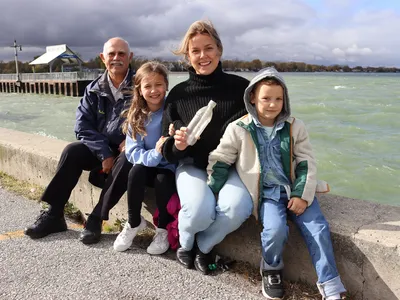 A Little Girl Dropped a Message in a Bottle Into a Lake. Her Daughter's Classmate Found It 26 Years Later image