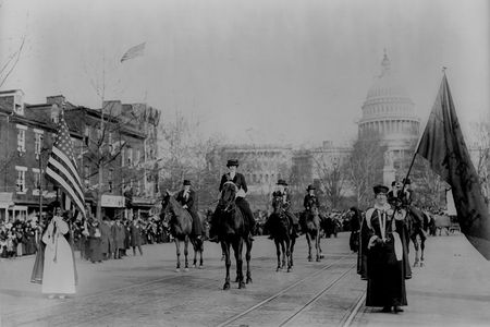 The head of the suffragist parade in Washington, 1913. 