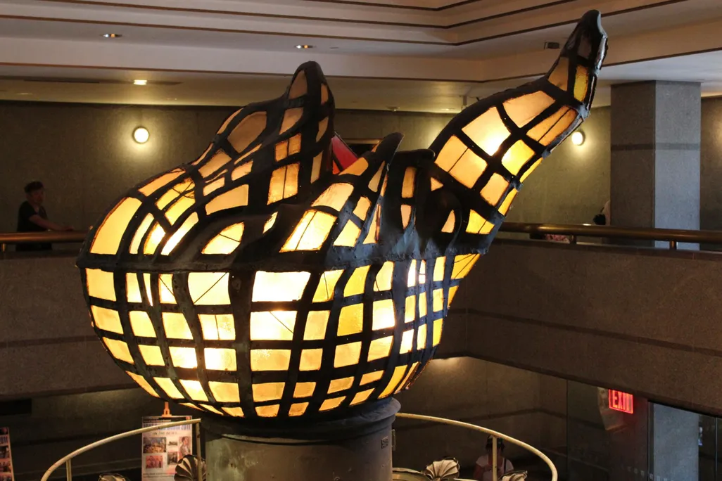 Old_Statue_of_Liberty_Torch.jpg