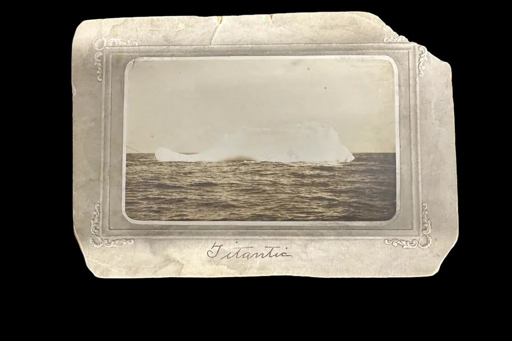 Iceberg Photograph