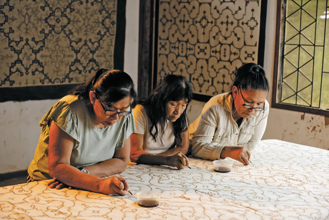 Flores and daughters