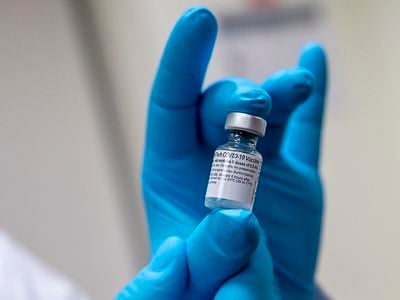 An advisory panel says most fully vaccinated Americans are still well-protected from Covid-19.