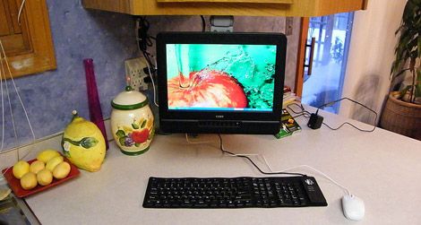 As long as you're careful not to spill, the computer can get you a great culinary education.