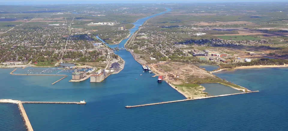  Entering the Welland Canal 