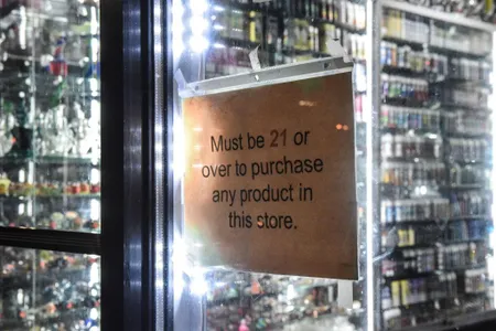 Starting in the summer of 2020, it will be illegal in the United States to purchase tobacco products, including e-cigarettes and vaping devices, under the age of 21. 