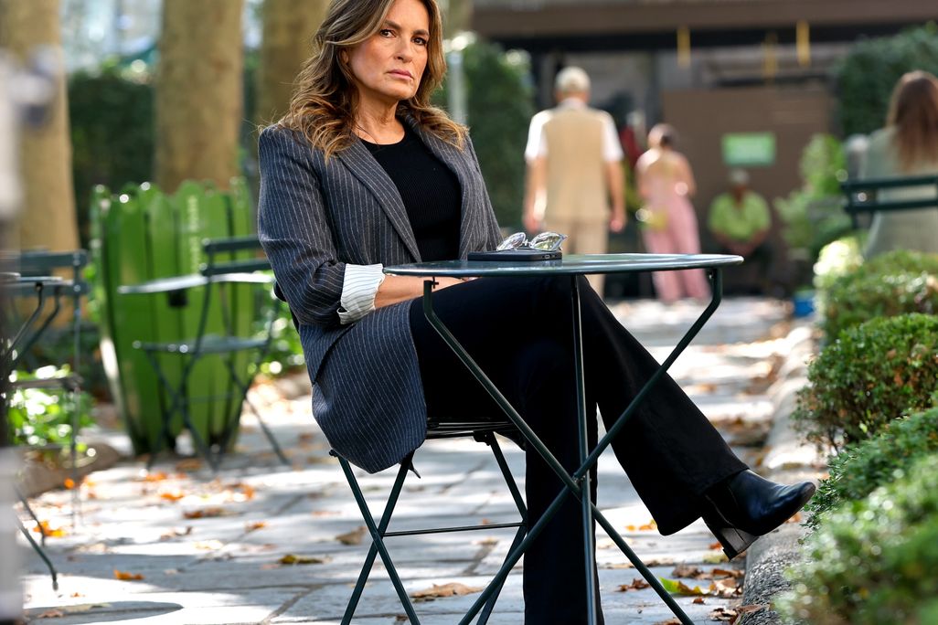 Mariska Hargitay on set