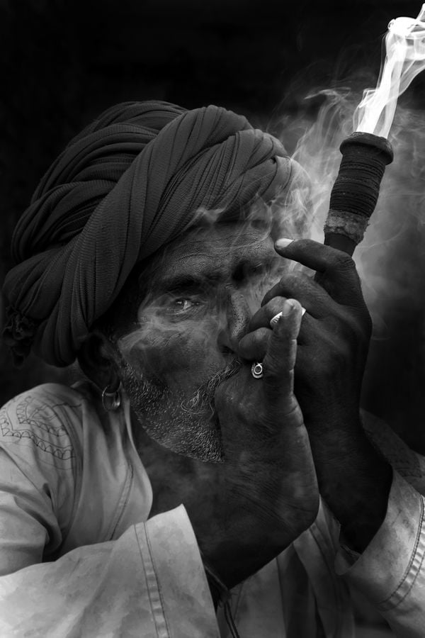 Rajasthani man smoking thumbnail