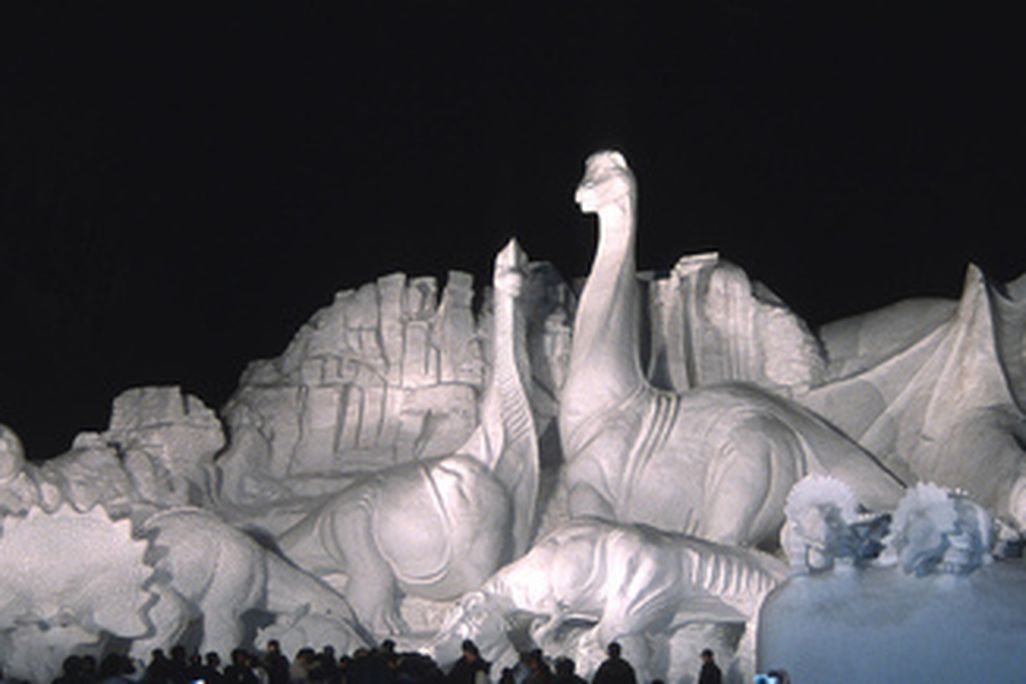 20110520083304hokkaido-ice-dinosaurs.jpg