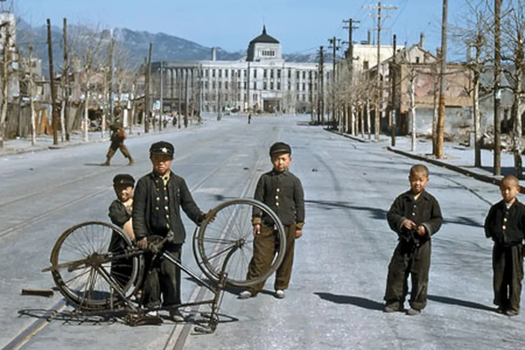 Children in Seoul in the winter of 1950-1951
