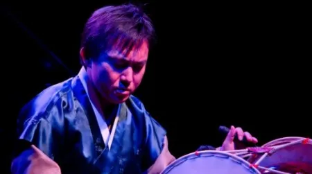 Heo Yoon Jeong performs on the janggu as part of the Tori Project.