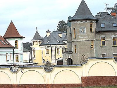 cabin_village.jpg