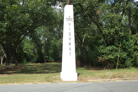 A Dixie Highway marker on Georgia State Route 3