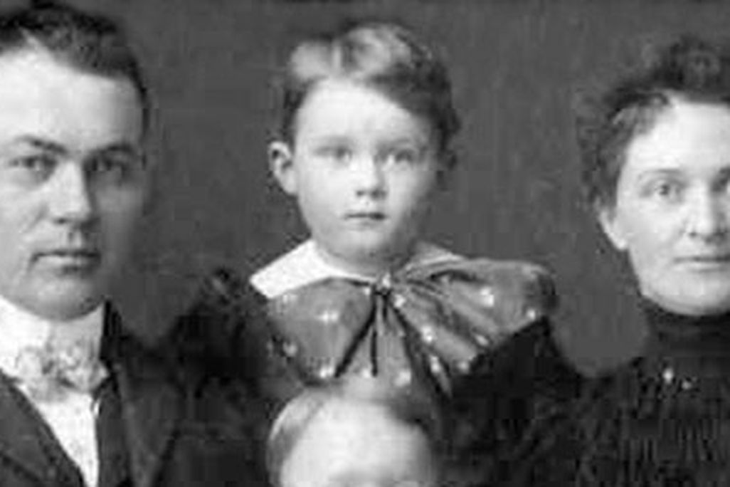 20120608042031Moores-c1905-web.jpg