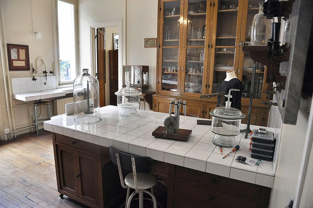 A laboratory at the Curie Museum