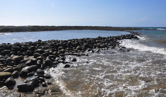 El Coral beach fish trap in Saboga Island, Panama