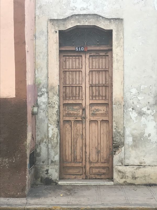 One of the many unique puertas in Mérida Mexico thumbnail