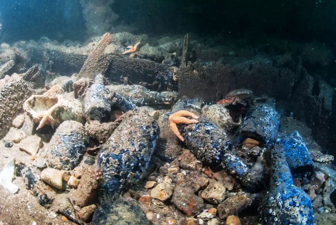 smithsonianmag.com - Ellen Wexler - Shipwreck Divers Discovered a 162-Year-Old Bottle of Guinness Brewed During the Reign of Queen Victoria-and They Want to Take a Swig