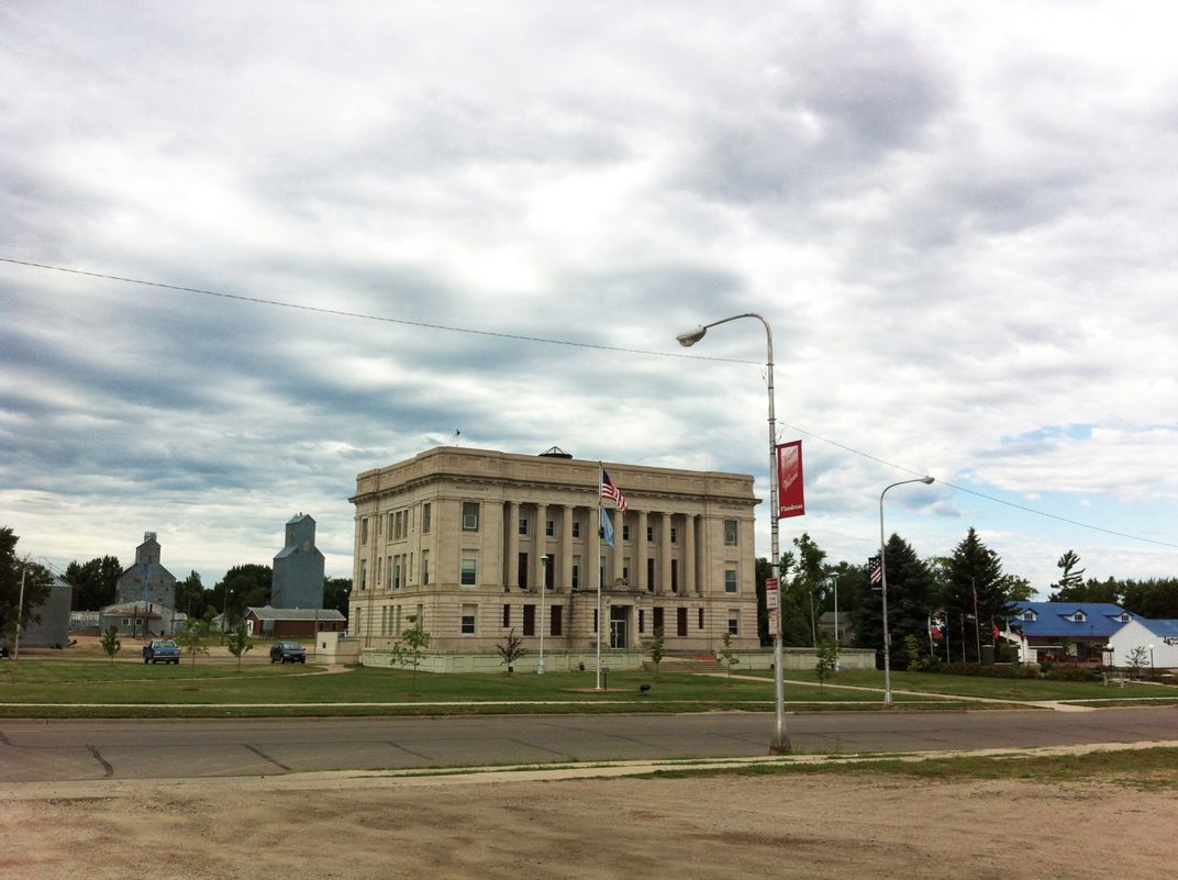 I took this photo of the courthouse with US and South Dakota State