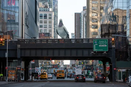 A rendering of&nbsp;Iv&aacute;n Argote&#39;s giant pigeon statue perched on top of the High Line
