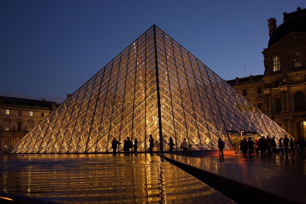 1024px-Louvre_Pyramid.jpg