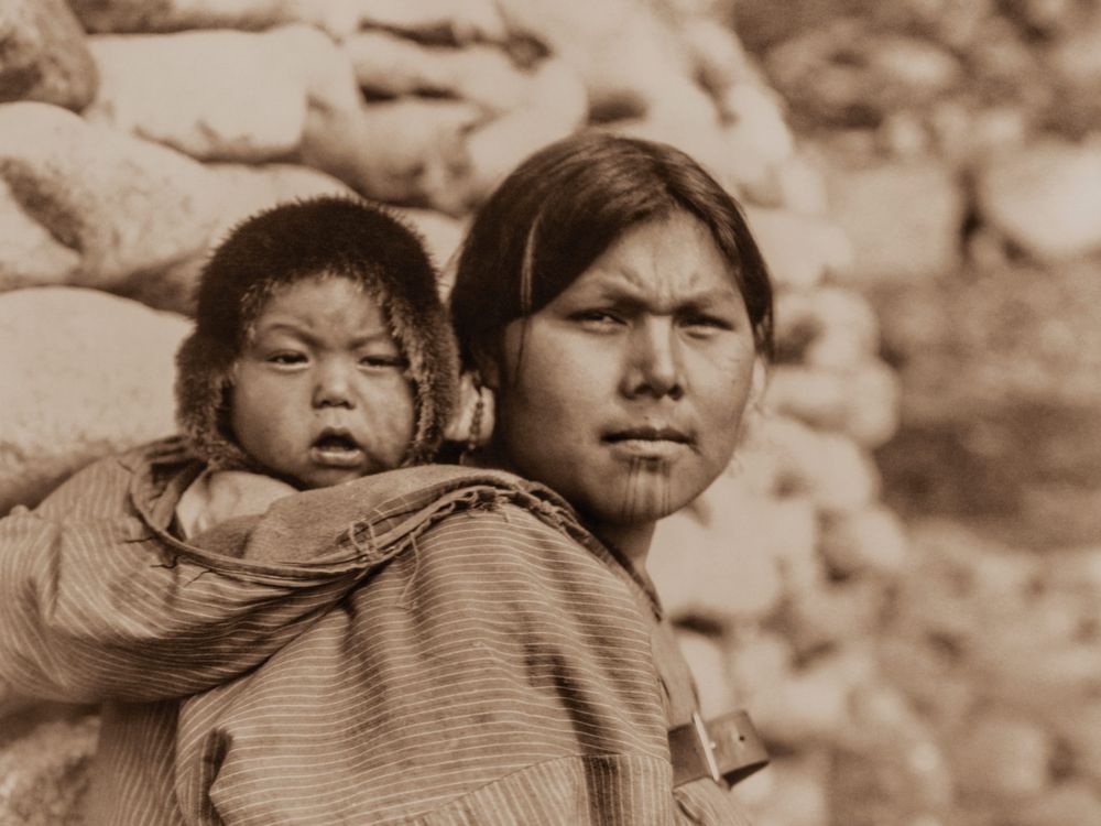 Edward Sherriff Curtis, Diomede Mother and Child
