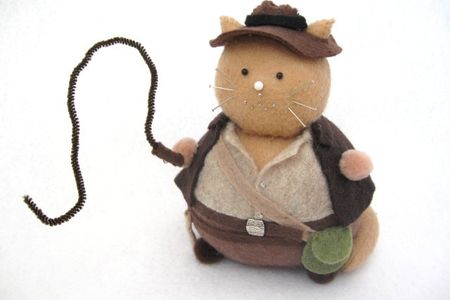 Indiana Jones Cat doesn’t mind snakes so much.