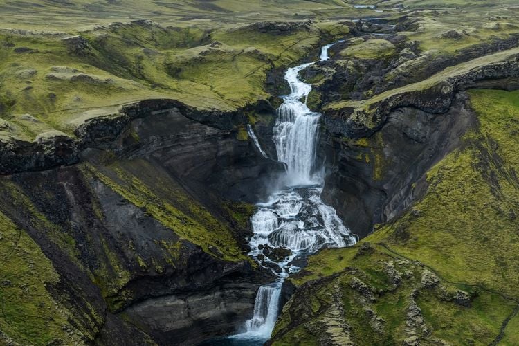 The Ofaerufoss waterfall is part of the Nyrdri-Ofaera River