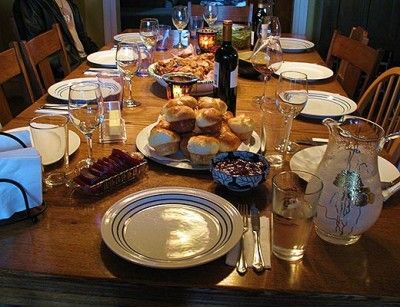 20110520090109Thanksgiving-table-with-food-400x307.jpg