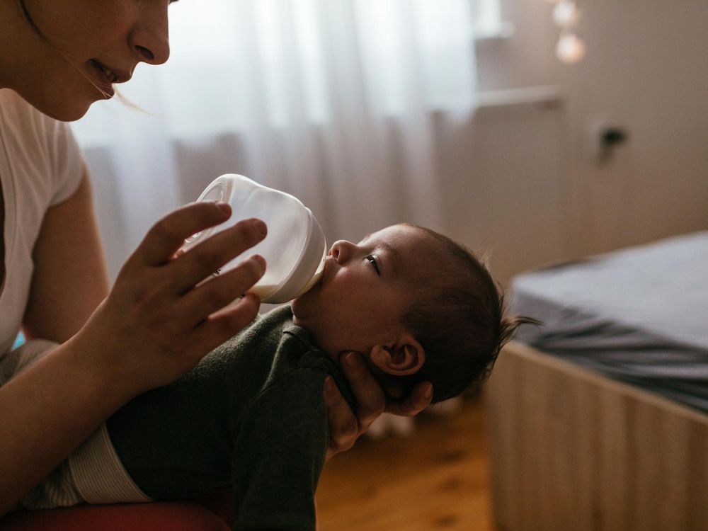 bottle feeding newborn.jpg