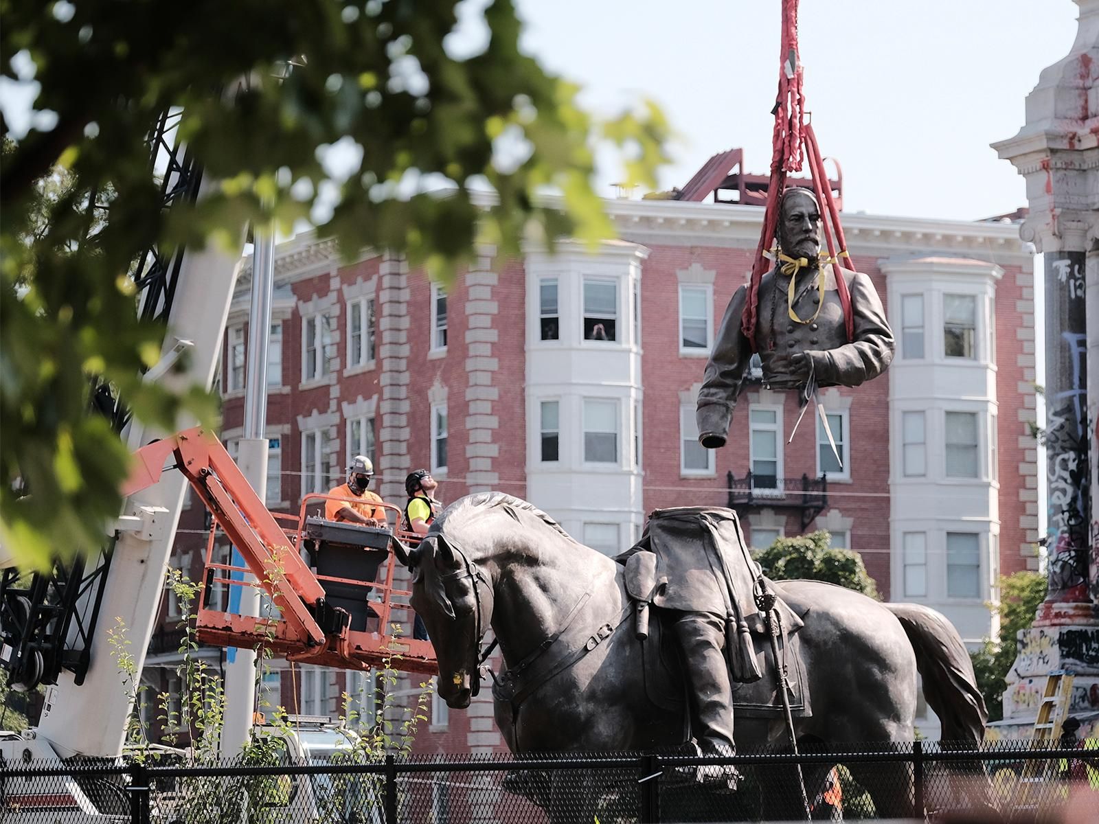 Richmond Removes Robert E. Lee Statue, Largest Confederate Sculpture in the  . | Smart News| Smithsonian Magazine