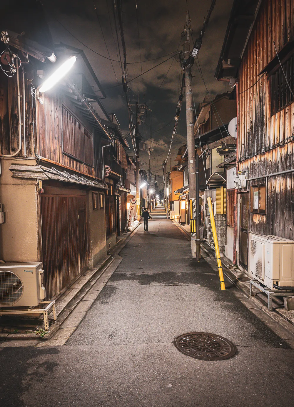 An alleyway in Kyoto Gion district.