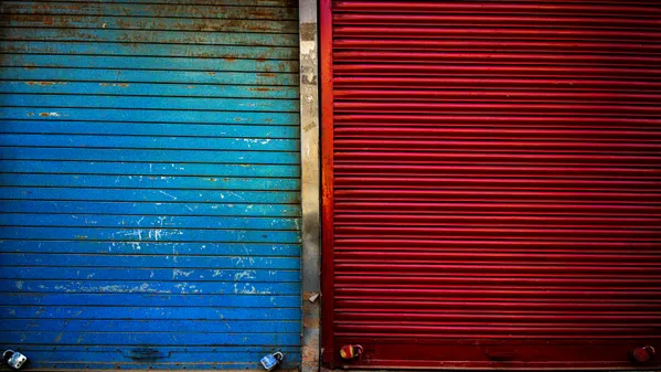 The blue and red shutters thumbnail