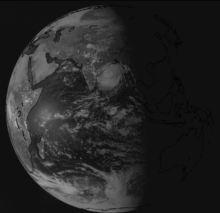 Hurricane Phailin approaching India last night