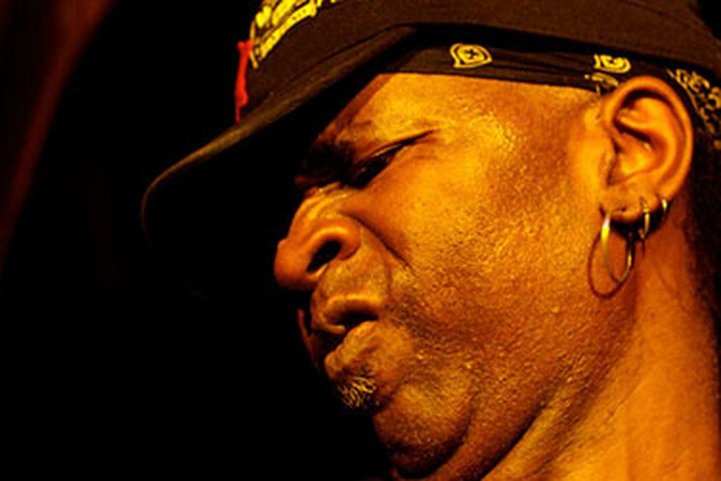 Vernon Reid performing in 2008