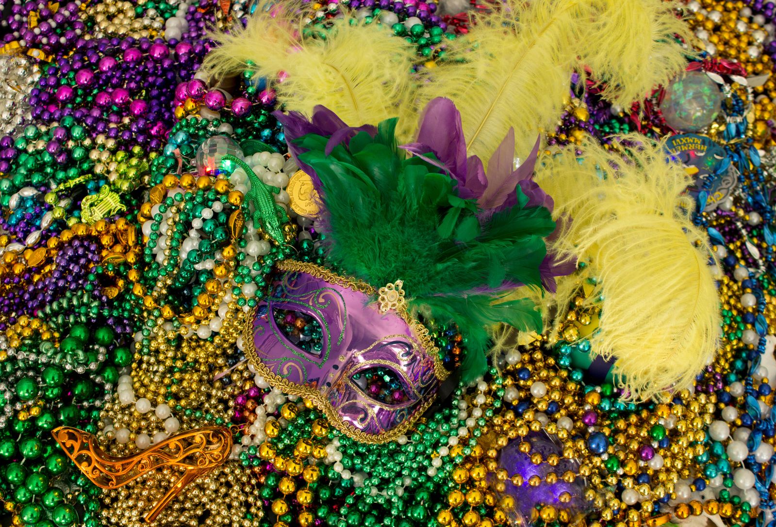 Details about   Rubber Crown Frog Prince Mardi Gras Bead Necklace New Orleans Beads Squeaks 