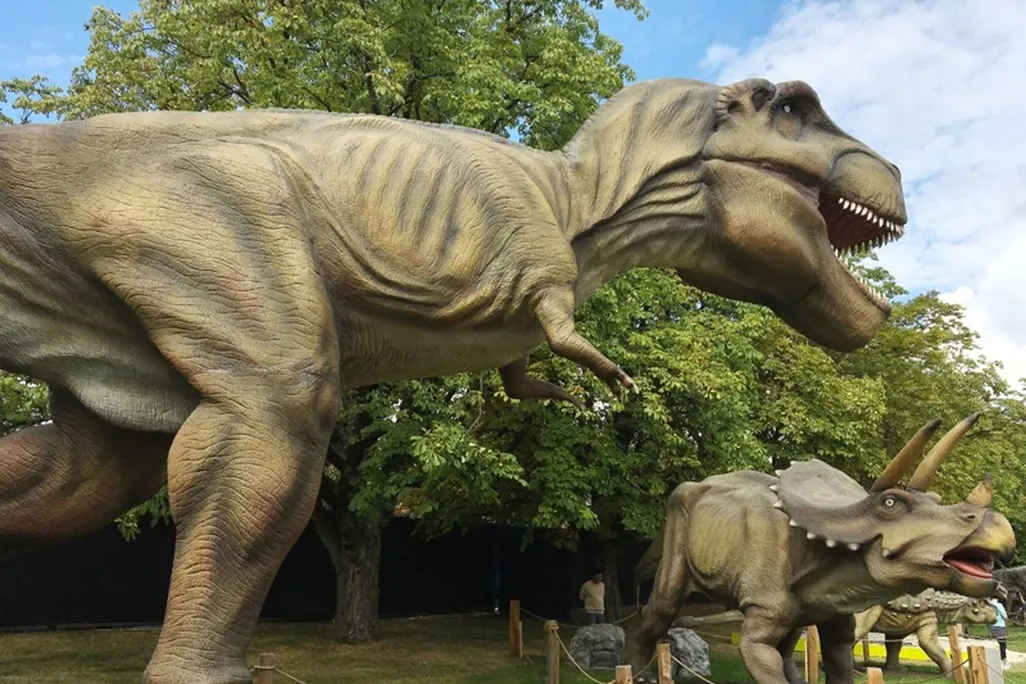 Animatronic dinosaurs