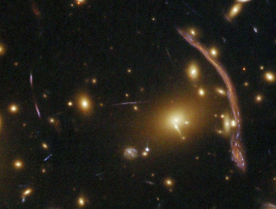 Abell 370: Galaxy Cluster Gravitational Lens