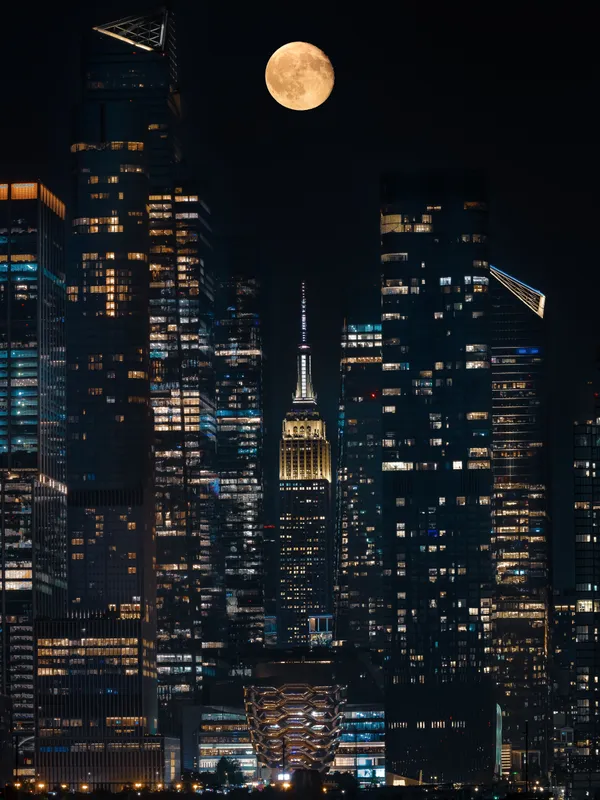 When you get caught between the moon and New York City thumbnail
