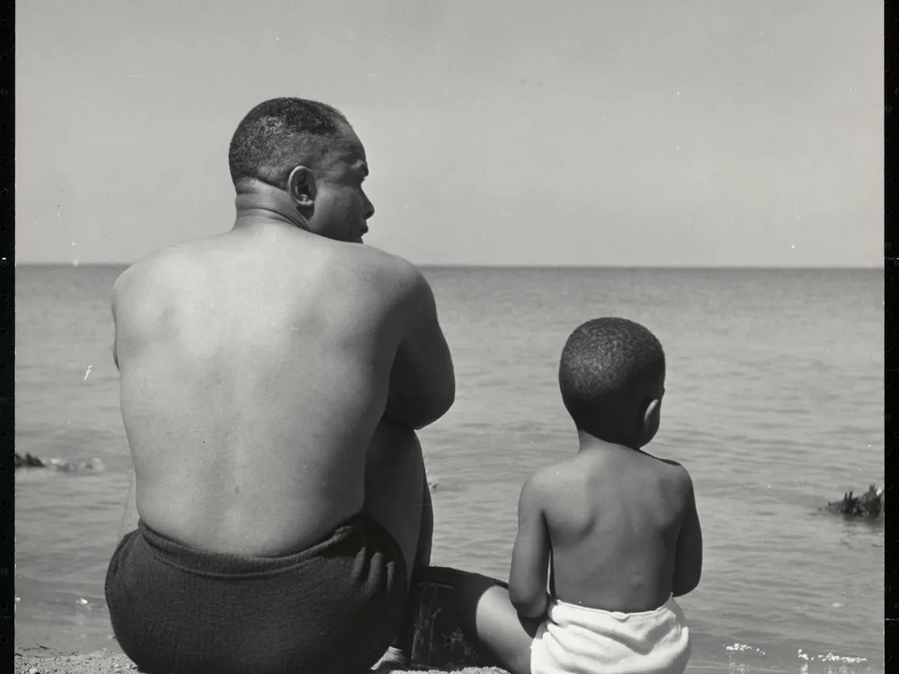 Father and Son at Lake Michigan, 1946-1948, Wayne F. Miller
